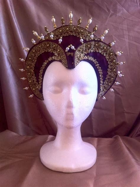 elizabethan headdress.